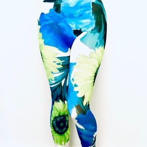 GET 2 for $10 LEGGINGS Connection 18 Bold Floral